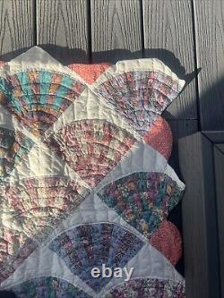 Vintage Fan pattern quilt 91 X 96.5 STUNNING QUILT