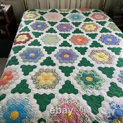 Vintage Grandma's FLOWER GARDEN Handmade Scallop Edge Quilt Hand Quilted 88x96