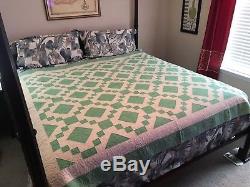 Vintage Green & White Handmade Geometric Diamond Pattern Quilt Bedspread 87x79
