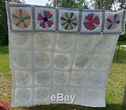 Vintage Hand Made Hand Sewn Dresden Plate Quilt 82 x 96