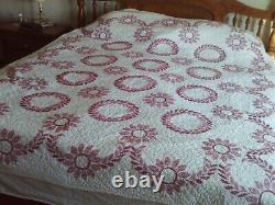 Vintage Hand Quilted Handmade Cross Stitched Quilt Mauve & White Daisy Wreath