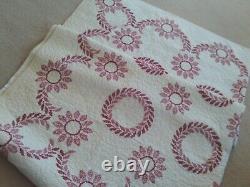 Vintage Hand Quilted Handmade Cross Stitched Quilt Mauve & White Daisy Wreath