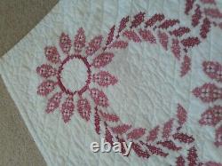 Vintage Hand Quilted Handmade Cross Stitched Quilt Mauve & White Daisy Wreath