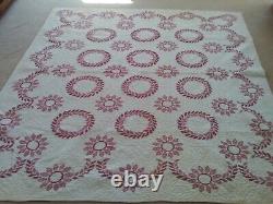 Vintage Hand Quilted Handmade Cross Stitched Quilt Mauve & White Daisy Wreath