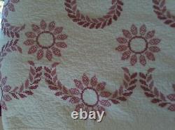 Vintage Hand Quilted Handmade Cross Stitched Quilt Mauve & White Daisy Wreath