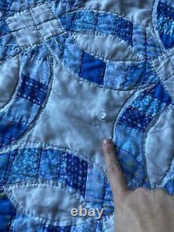 Vintage Handmade Blue Wedding Ring Quilt Scalloped Edge Floral 89x80