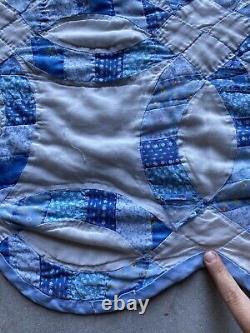 Vintage Handmade Blue Wedding Ring Quilt Scalloped Edge Floral 89x80