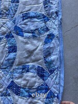 Vintage Handmade Blue Wedding Ring Quilt Scalloped Edge Floral 89x80