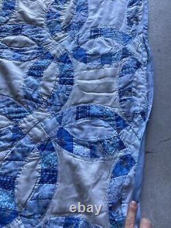 Vintage Handmade Blue Wedding Ring Quilt Scalloped Edge Floral 89x80