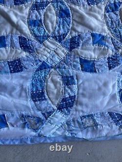 Vintage Handmade Blue Wedding Ring Quilt Scalloped Edge Floral 89x80