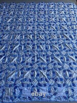 Vintage Handmade Blue Wedding Ring Quilt Scalloped Edge Floral 89x80