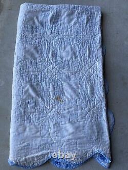 Vintage Handmade Blue Wedding Ring Quilt Scalloped Edge Floral 89x80