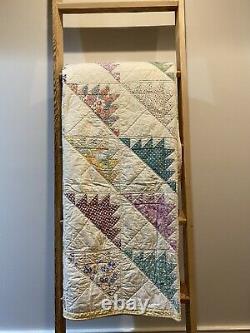 Vintage Handmade Delectable Mountains Quilt