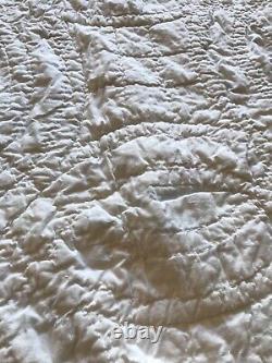 Vintage Handmade Double Wedding Ring Quilt Multicolors 82 x 70 Scalloped Border
