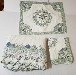 Vintage Handmade Full Size Quilted Bedspread and Two Shams 84.5 x 99.25