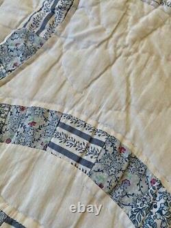 Vintage Handmade Hand Quilted Double Wedding Ring Quilt 80x80 Blues