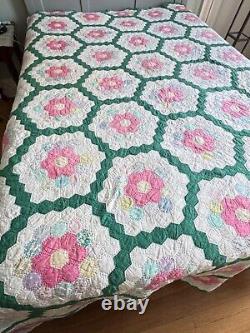 Vintage Handmade Hexagonal Pieced Patchwork Quilt A524