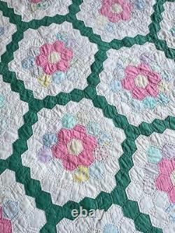 Vintage Handmade Hexagonal Pieced Patchwork Quilt A524