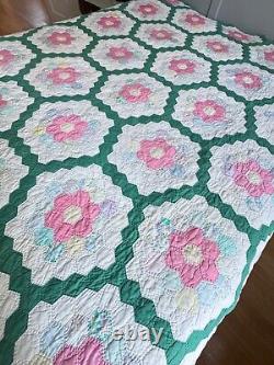 Vintage Handmade Hexagonal Pieced Patchwork Quilt A524