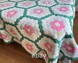 Vintage Handmade Hexagonal Pieced Patchwork Quilt A524