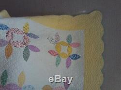 Vintage Handmade Pastel Petal Flower Patchwork Quilt Scalloped Border 76 x 76