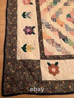 Vintage Handmade Quilt 80x87 Scallop Flower Tulip Hand Stitched Perfect