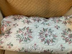 Vintage Handmade Quilt Flowers Scallop Edges 74 by 80