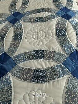 Vintage Handmade Quilted 82×108 Double Wedding Ring Quilt-Blue