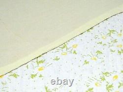 Vintage Handmade Quilted White Yellow Green Daisy Flowers Quilt 80x79