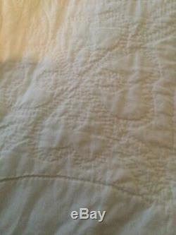 Vintage Handmade Wedding Ring Quilt White, Pink And Blue Measures 101x84