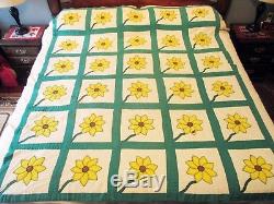Vintage Handmade Yellow SUNFLOWER QUILT Hand Quilted Great Condition 72 X 86