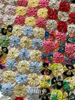 Vintage Handmade Yo-Yo Coverlet Quilt 61 x 76