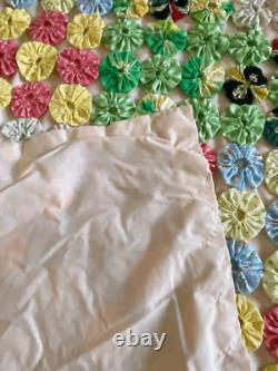 Vintage Handmade Yo-Yo Coverlet Quilt 61 x 76