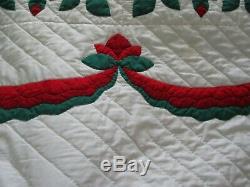 Vintage Handmade quilt 100 X 86 Red Roses pattern fine workmanship