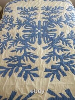 Vintage Hawaiian Blue White Cotton Quilt 76 x 88