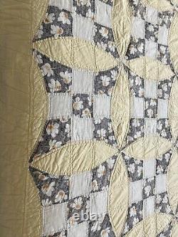 Vintage Nine Patch Circle Quilt Yellow White Black Flowers 65x73