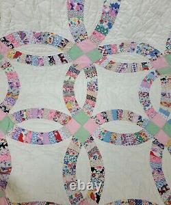 Vintage Pink Green Feedsack Double Wedding Ring Quilt 74x90 Registered Scalloped