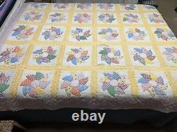 Vintage Pinwheel Plate Quilt Feedsack Hand Appliquéd 76x87 Yellow Lilac Border