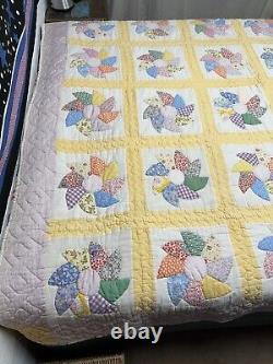 Vintage Pinwheel Plate Quilt Feedsack Hand Appliquéd 76x87 Yellow Lilac Border