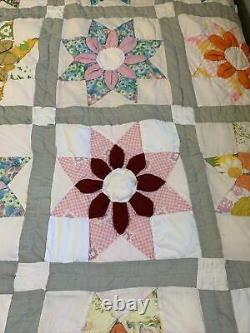 Vintage Quilt Missouri Daisy or Dahlia Pattern 70x82 Hand Quilted