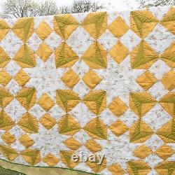 Vintage Quilt Star Pattern 1960s Roses Flowers Mustard Yellow Green 86x98