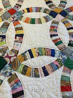 Vintage Quilt Wedding Ring 62x76 Hand Quilted Scalloped Edge