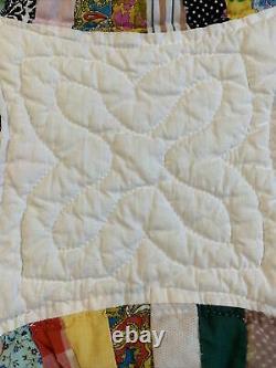 Vintage Quilt Wedding Ring 62x76 Hand Quilted Scalloped Edge