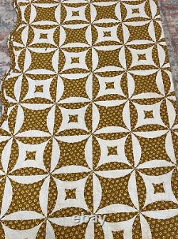 Vintage Quilted Bedspread Machine Sewn 66 x 93 Yellow Daisy