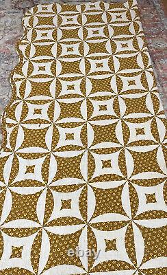 Vintage Quilted Bedspread Machine Sewn 66 x 93 Yellow Daisy