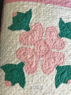 Vintage Rose of Sharon Quilted and Appliqued Quilt 92 x 80