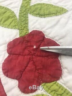Vintage SIGNED Handmade Quilt Cira 1900-1920 Floral Wreathes just BEAUTIFUL