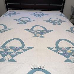 Vintage basket or berry basket double blue and white quilt'40s fabric