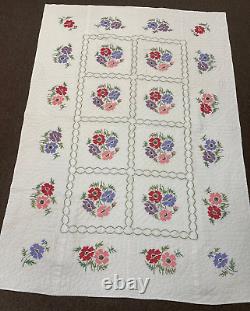 Vintage hand embroidery and hand Quilted 62x90 very pretty quilt