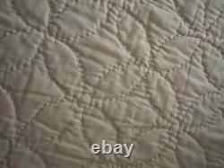 Vintage hand quilted HUGE quilt! 100x94 A warm & cozy beauty